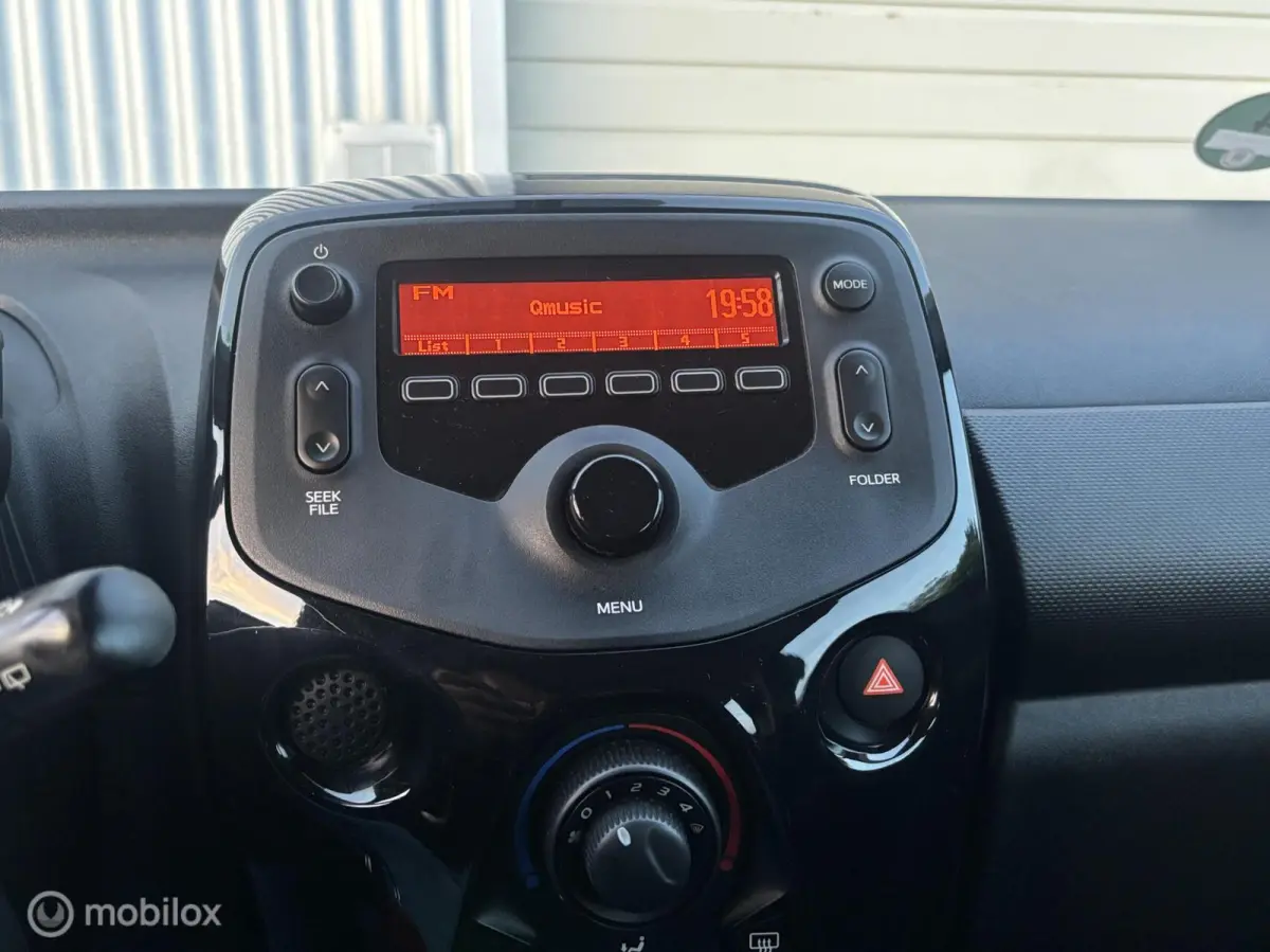 1.0 VTi Live, lage kilometer, 2 jaar apk!