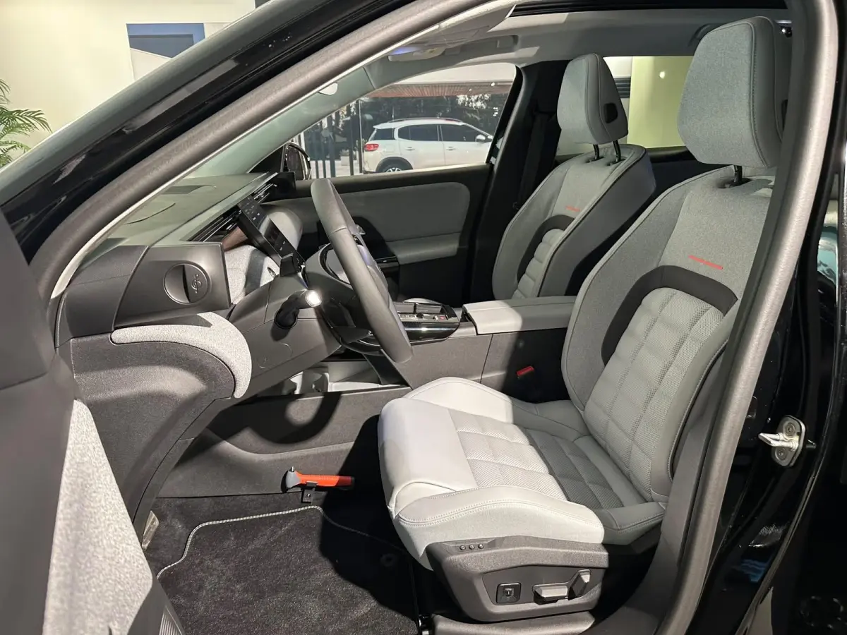 Max Comfort Range 74 kWh | Panorama dak | Adaptive Cruise | Memory seats | Stoel- Massage + Verwarming + Ventilatie | DIRECT LEVERBAAR
