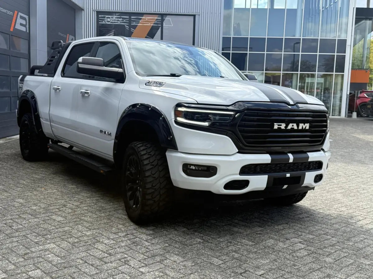 1500 4X4 5.7 V8 4x4 Crew Cab LONGBED!|wide body|lift!