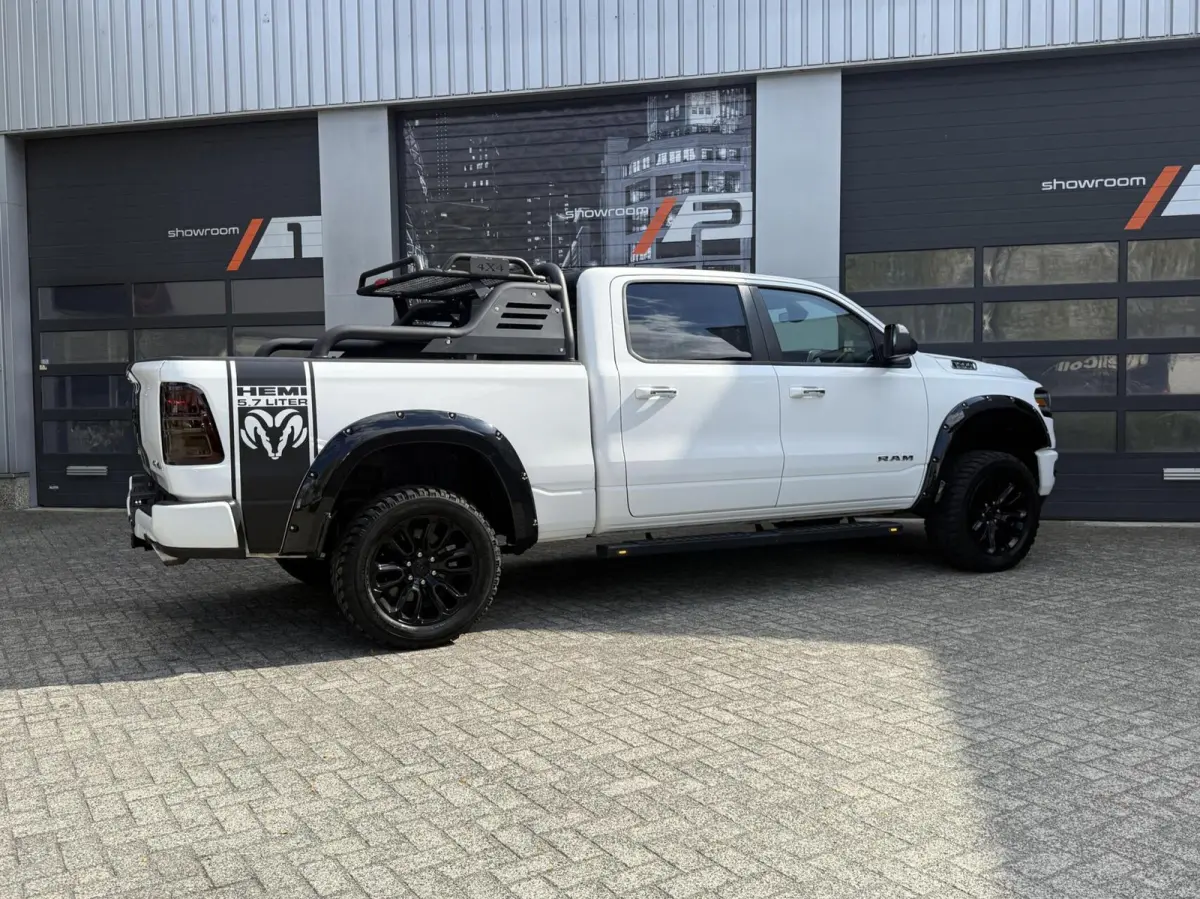 1500 4X4 5.7 V8 4x4 Crew Cab LONGBED!|wide body|lift!