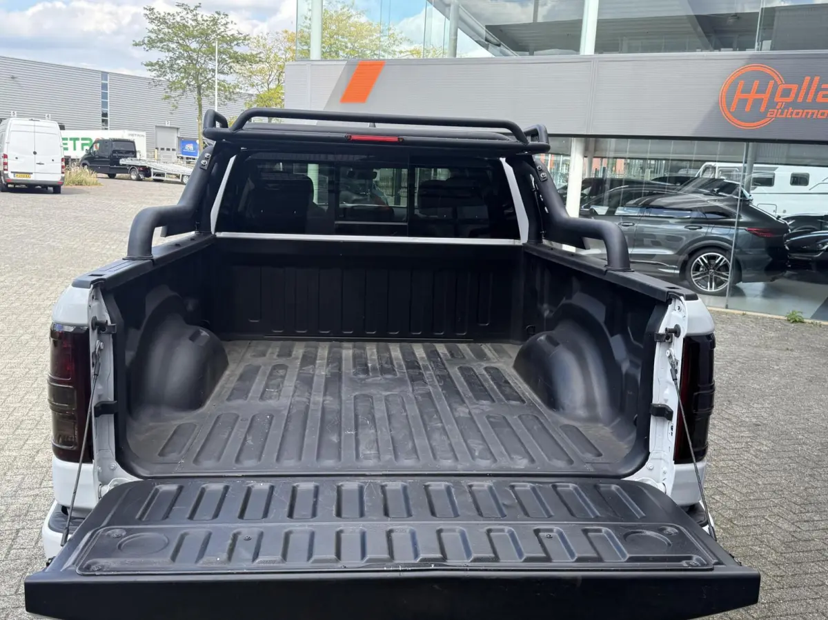 1500 4X4 5.7 V8 4x4 Crew Cab LONGBED!|wide body|lift!