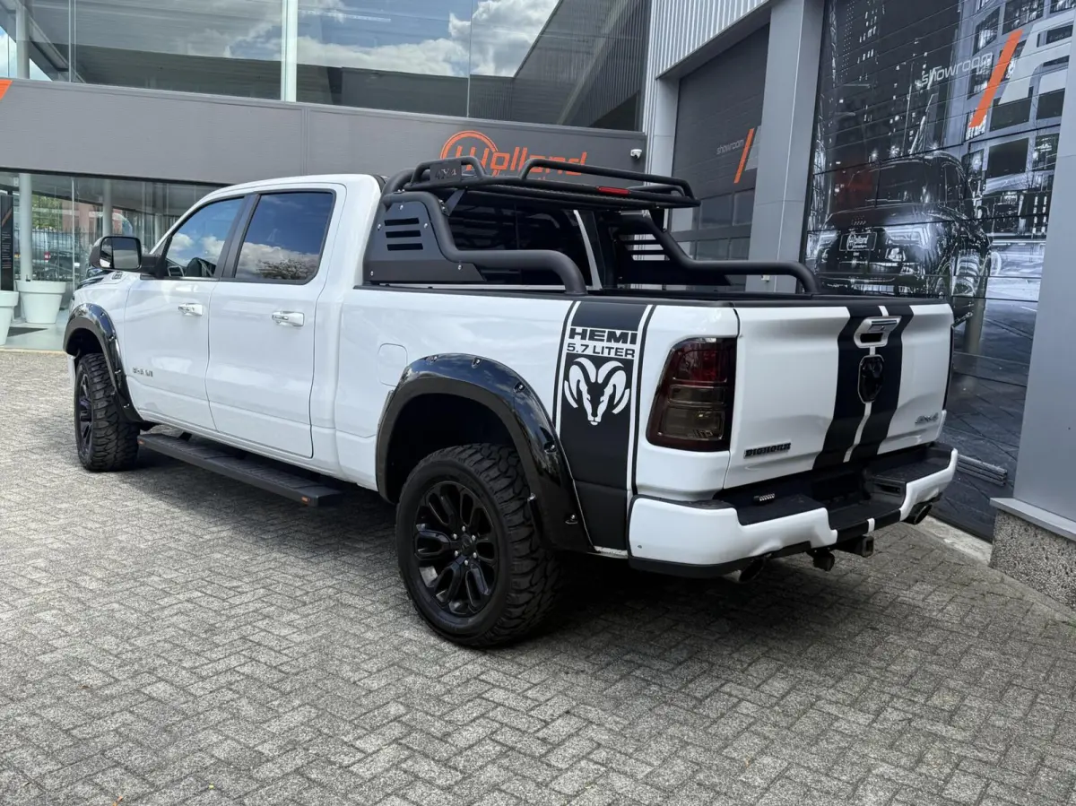1500 4X4 5.7 V8 4x4 Crew Cab LONGBED!|wide body|lift!