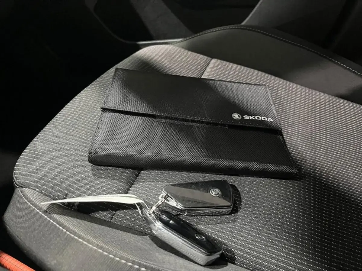 1.0 TSI Business Edition|Carplay|Clima|PDC!