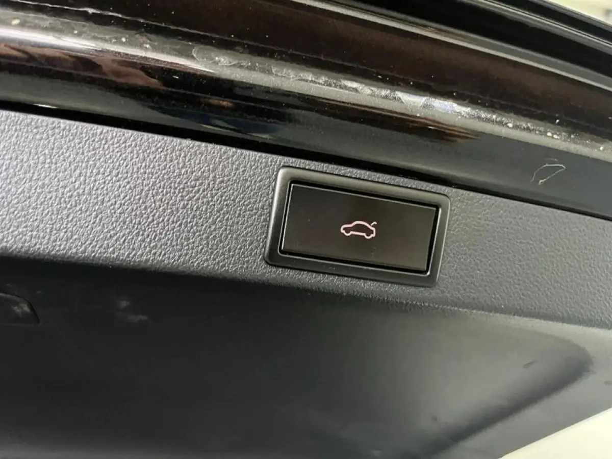 1.0 TSI Business Edition|Carplay|Clima|PDC!