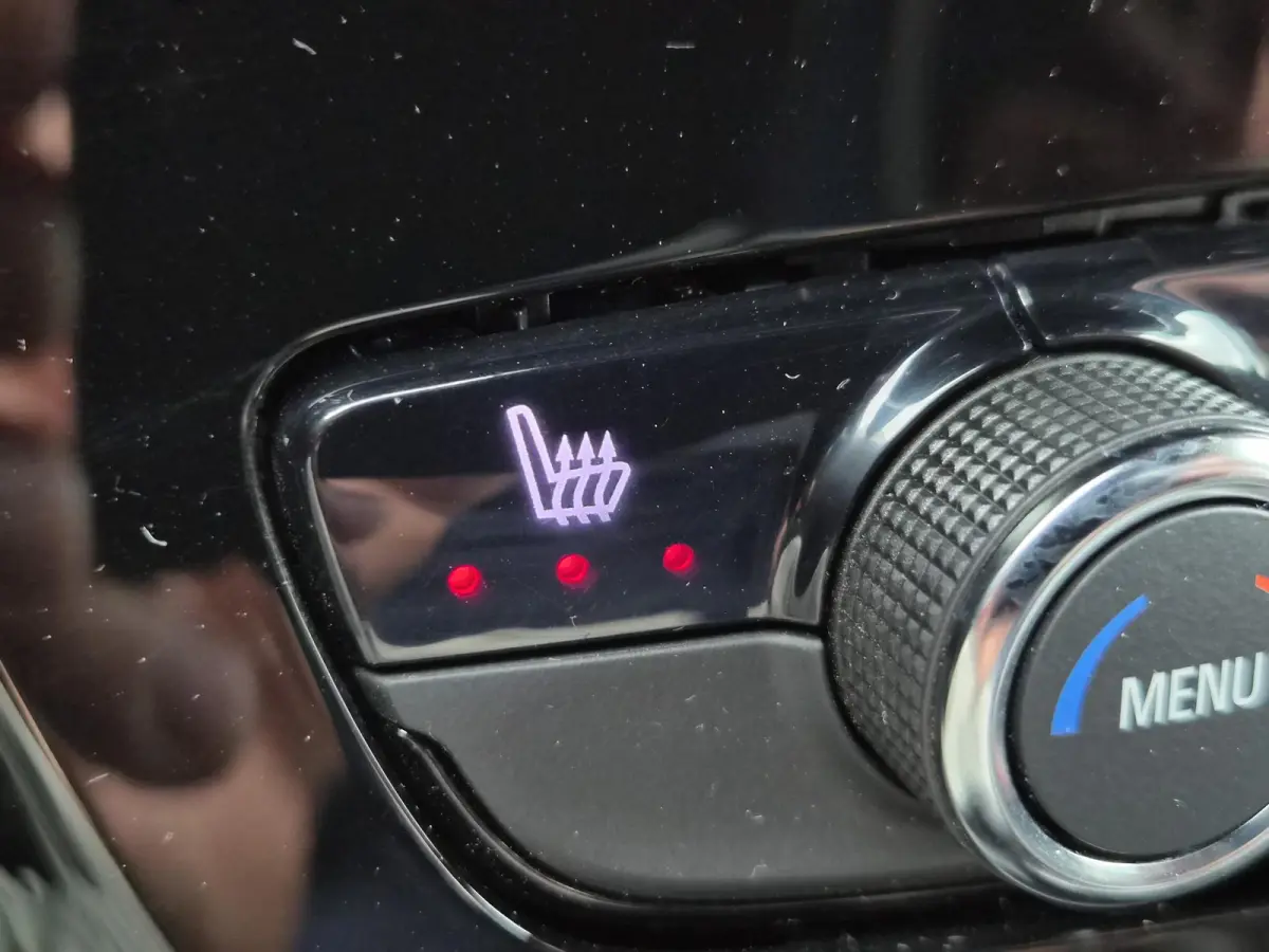 Ultimate 50-kWh 11kw bl. / SOH 99% / Comfort-pakket / Stuur- & Stoelverwarming / CCS snelladen / Warmtepomp / Achteruitrijcamera / Cruise control / Parkeersensoren achter / Climate control /