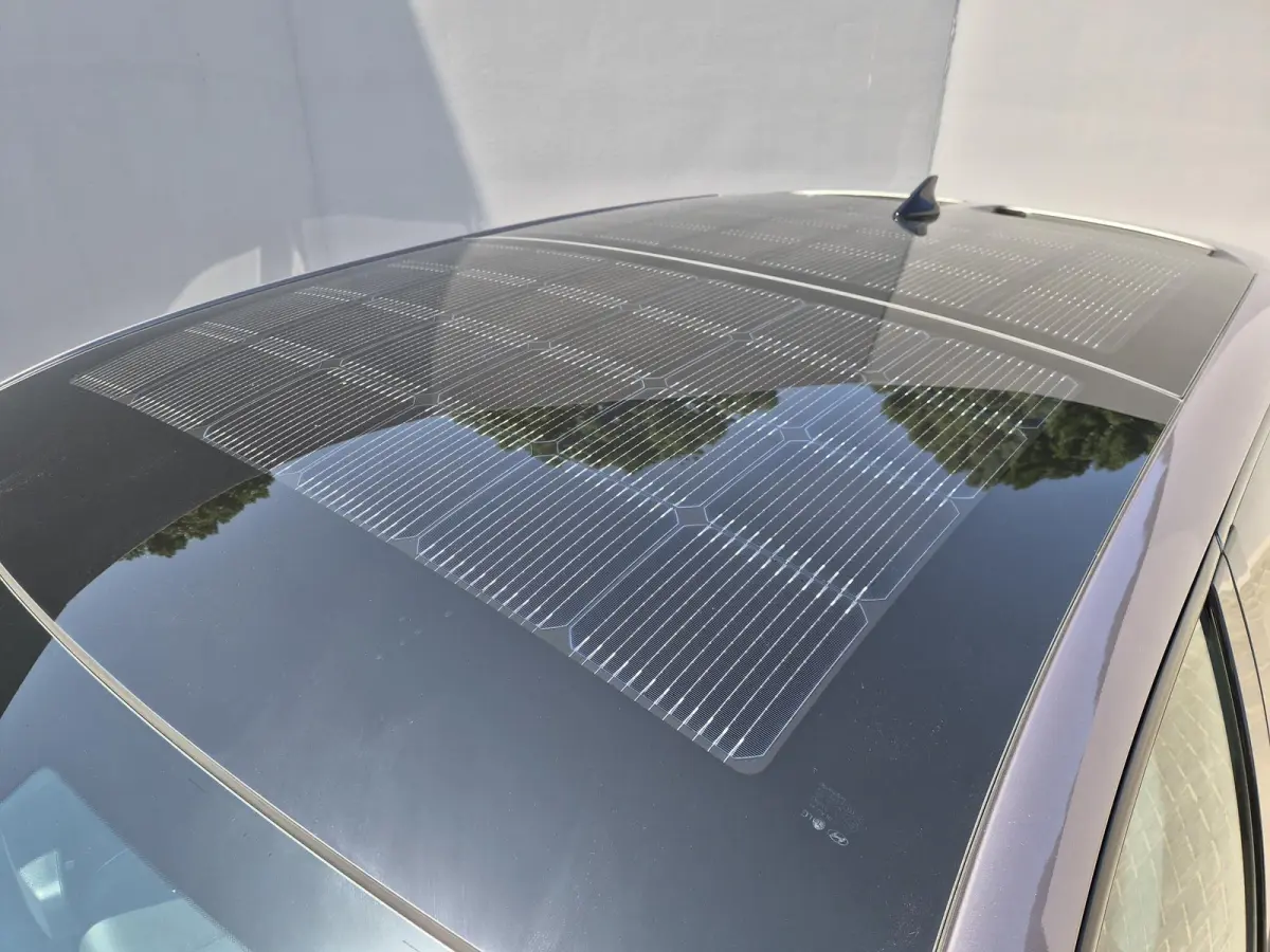 Lounge 73kWh / SOH 100% / SOLAR dak / Fabrieksgarantie tot 05-2027 / Dealer onderhouden / Head Up Display  / CCS snelladen / Warmtepomp / Trekgewicht 1600 kg / Stuur- Stoel & Achterbank verw