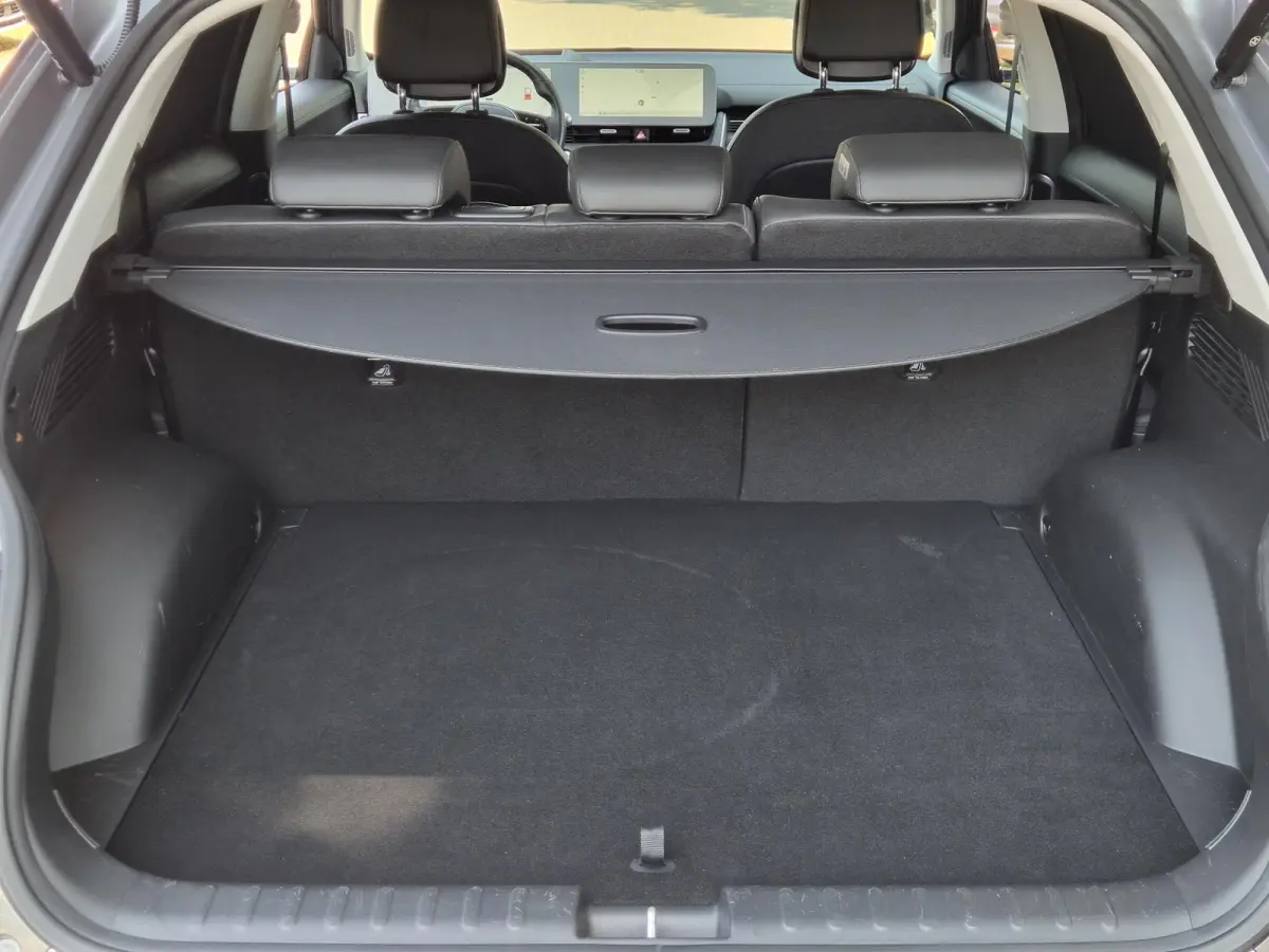 Lounge 73kWh / SOH 100% / SOLAR dak / Fabrieksgarantie tot 05-2027 / Dealer onderhouden / Head Up Display  / CCS snelladen / Warmtepomp / Trekgewicht 1600 kg / Stuur- Stoel & Achterbank verw