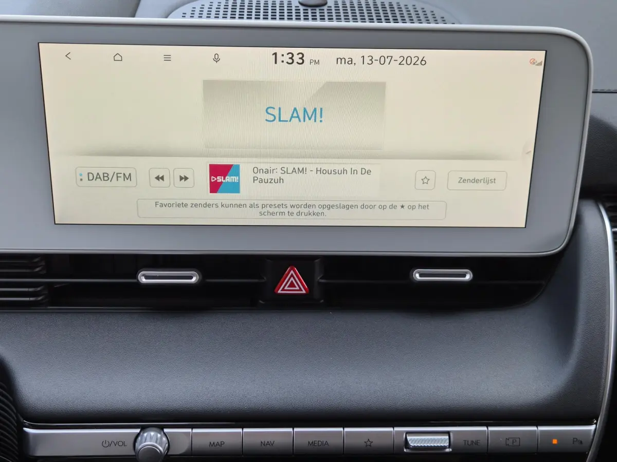 Lounge 73kWh / SOH 100% / SOLAR dak / Fabrieksgarantie tot 05-2027 / Dealer onderhouden / Head Up Display  / CCS snelladen / Warmtepomp / Trekgewicht 1600 kg / Stuur- Stoel & Achterbank verw