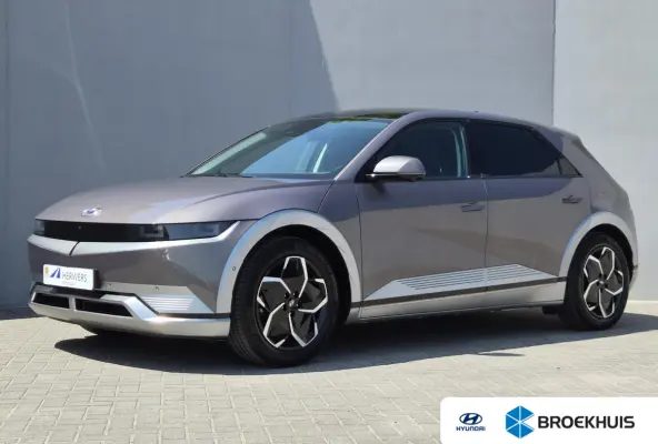 Lounge 73kWh / SOH 100% / SOLAR dak / Fabrieksgarantie tot 05-2027 / Dealer onderhouden / Head Up Display  / CCS snelladen / Warmtepomp / Trekgewicht 1600 kg / Stuur- Stoel & Achterbank verw