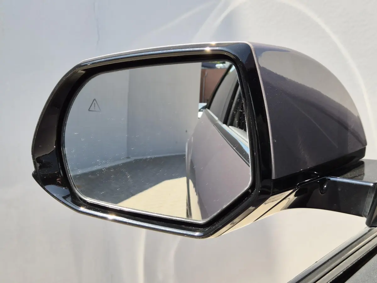 Lounge 73kWh / SOH 100% / SOLAR dak / Fabrieksgarantie tot 05-2027 / Dealer onderhouden / Head Up Display  / CCS snelladen / Warmtepomp / Trekgewicht 1600 kg / Stuur- Stoel & Achterbank verw