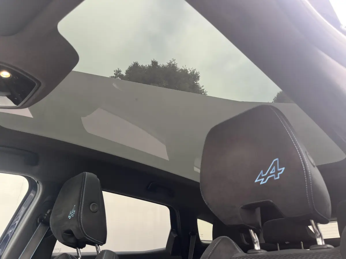 E-Tech full hybrid 200 esprit Alpine 5p. / Panoramadak / 360 Graden Camera / Elektrisch Verstelbare Bestuurdersstoel met Massage & Geheugen / Adaptief Cruise Control / Stoel- Stuur & Voorrui