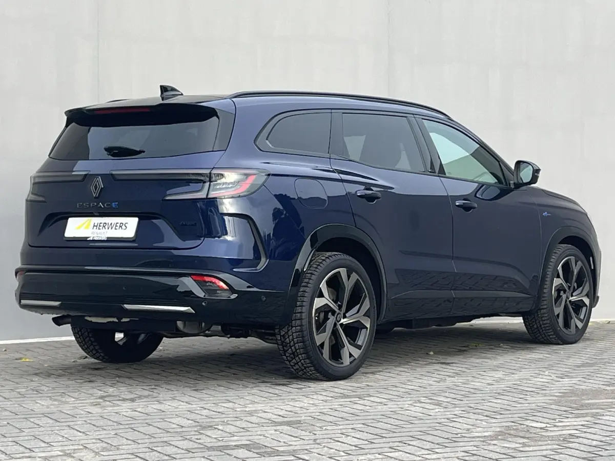 E-Tech full hybrid 200 esprit Alpine 5p. / Panoramadak / 360 Graden Camera / Elektrisch Verstelbare Bestuurdersstoel met Massage & Geheugen / Adaptief Cruise Control / Stoel- Stuur & Voorrui