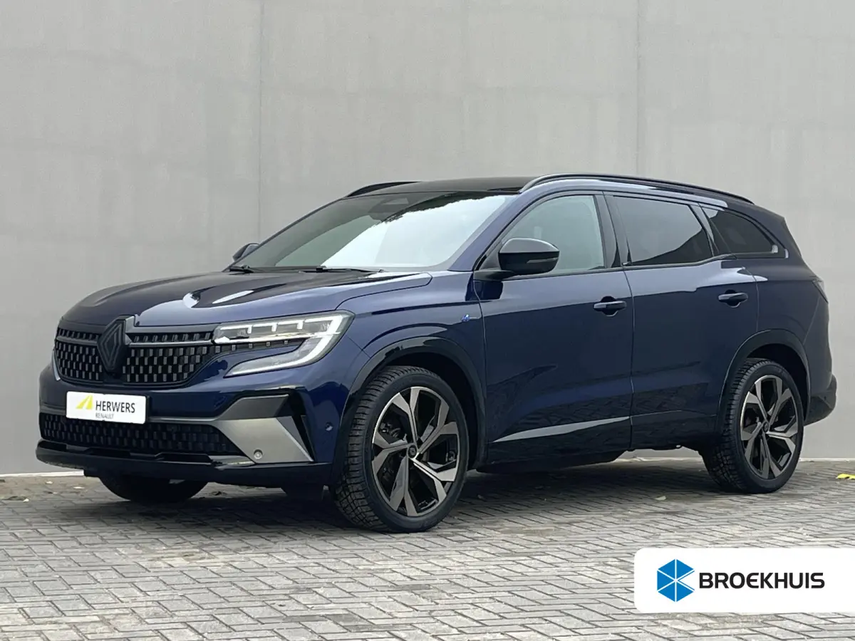 E-Tech full hybrid 200 esprit Alpine 5p. / Panoramadak / 360 Graden Camera / Elektrisch Verstelbare Bestuurdersstoel met Massage & Geheugen / Adaptief Cruise Control / Stoel- Stuur & Voorrui