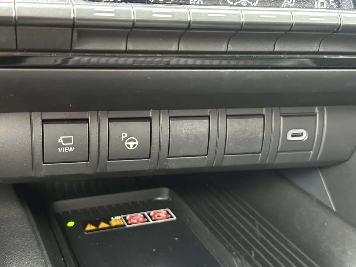 1.8 Hybrid 140 Executive / Fabrieksgarantie tot 10 jaar mogelijk / Navigatie / Camera / Climate Control / Apple Carplay/Android auto /