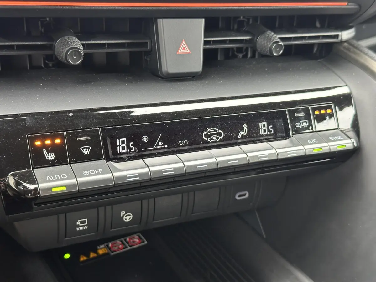 1.8 Hybrid 140 Executive / Fabrieksgarantie tot 10 jaar mogelijk / Navigatie / Camera / Climate Control / Apple Carplay/Android auto /