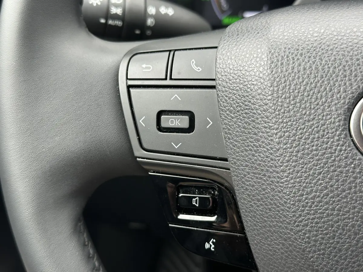 1.8 Hybrid 140 Executive / Fabrieksgarantie tot 10 jaar mogelijk / Navigatie / Camera / Climate Control / Apple Carplay/Android auto /