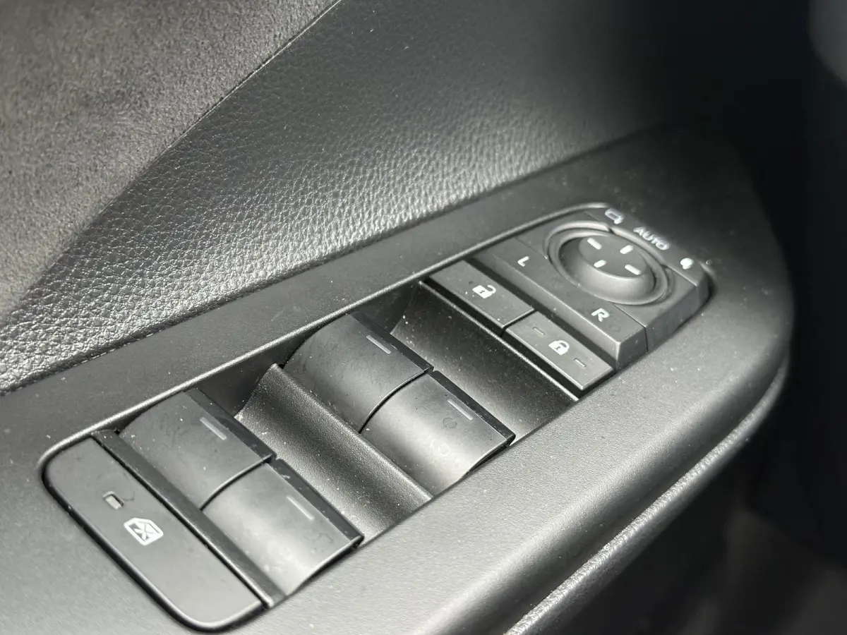 1.8 Hybrid 140 Executive / Fabrieksgarantie tot 10 jaar mogelijk / Navigatie / Camera / Climate Control / Apple Carplay/Android auto /