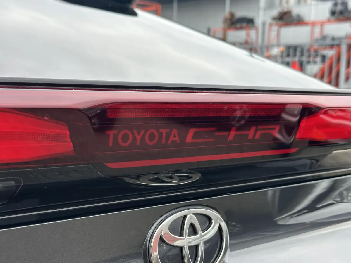 1.8 Hybrid 140 Executive / Fabrieksgarantie tot 10 jaar mogelijk / Navigatie / Camera / Climate Control / Apple Carplay/Android auto /