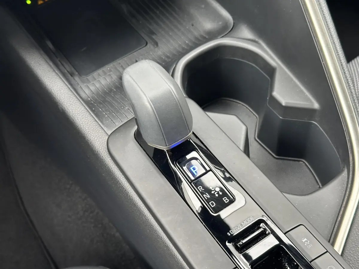1.8 Hybrid 140 Executive / Fabrieksgarantie tot 10 jaar mogelijk / Navigatie / Camera / Climate Control / Apple Carplay/Android auto /