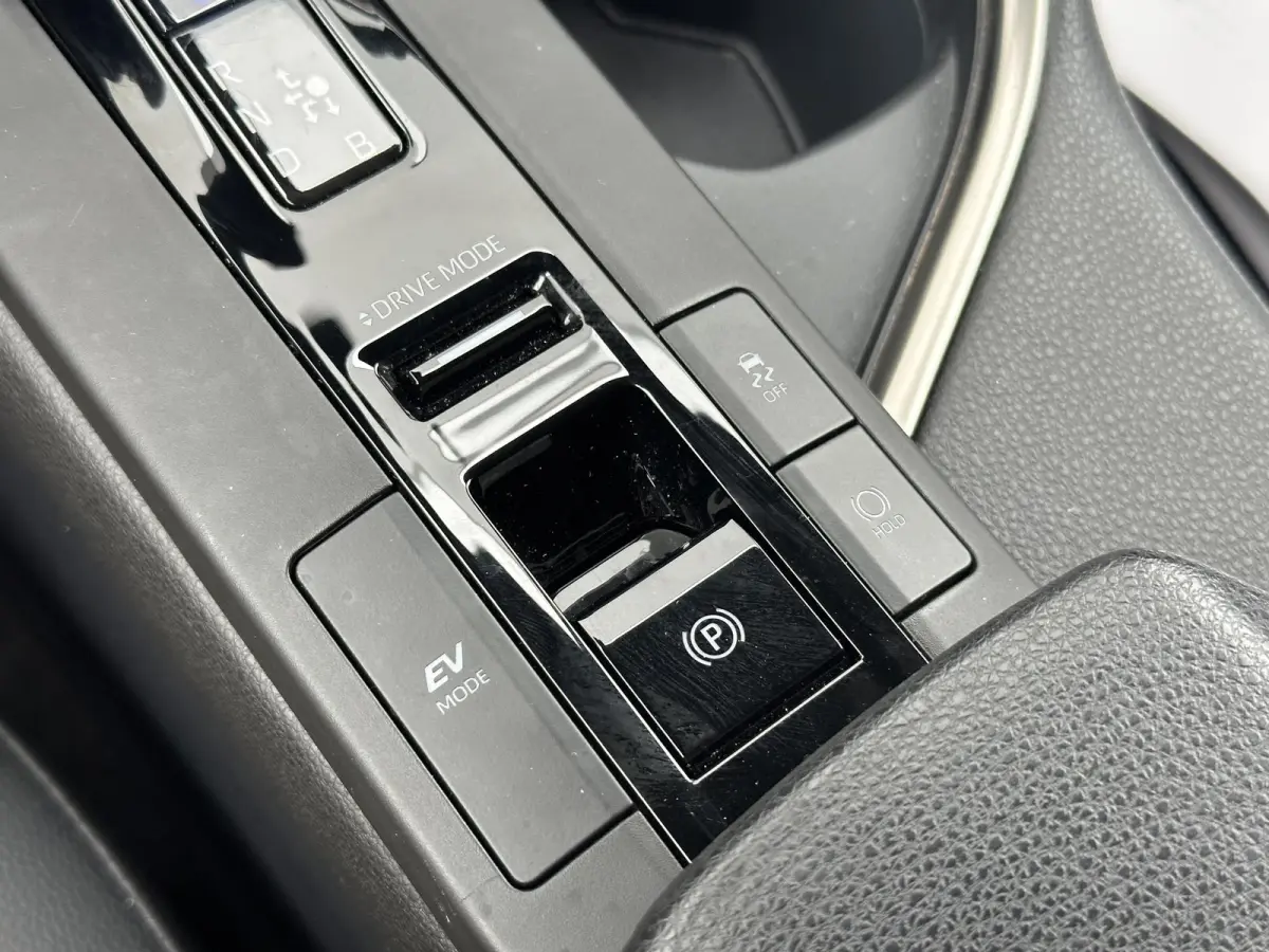 1.8 Hybrid 140 Executive / Fabrieksgarantie tot 10 jaar mogelijk / Navigatie / Camera / Climate Control / Apple Carplay/Android auto /