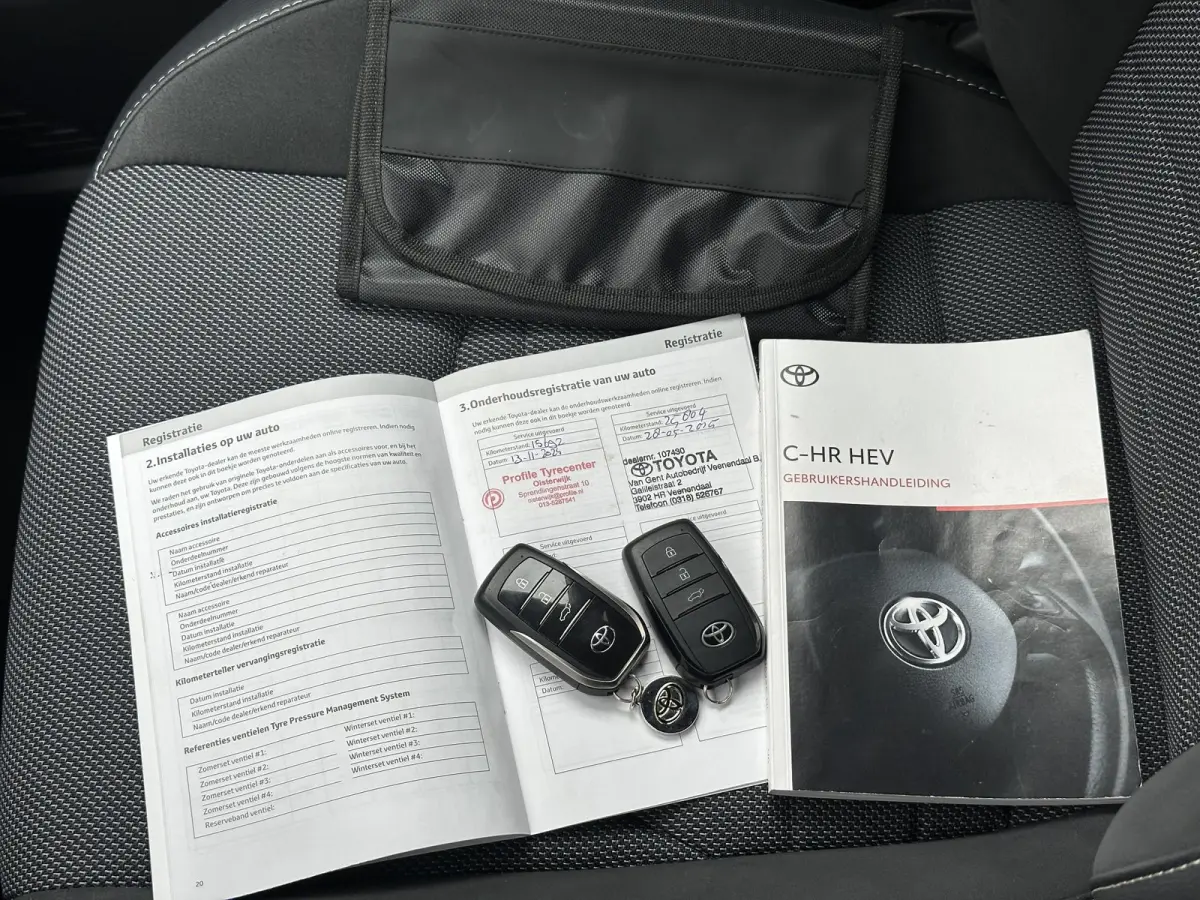 1.8 Hybrid 140 Executive / Fabrieksgarantie tot 10 jaar mogelijk / Navigatie / Camera / Climate Control / Apple Carplay/Android auto /