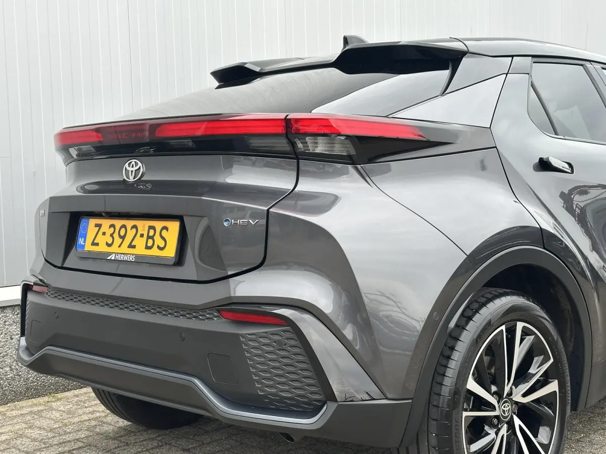 1.8 Hybrid 140 Executive / Fabrieksgarantie tot 10 jaar mogelijk / Navigatie / Camera / Climate Control / Apple Carplay/Android auto /