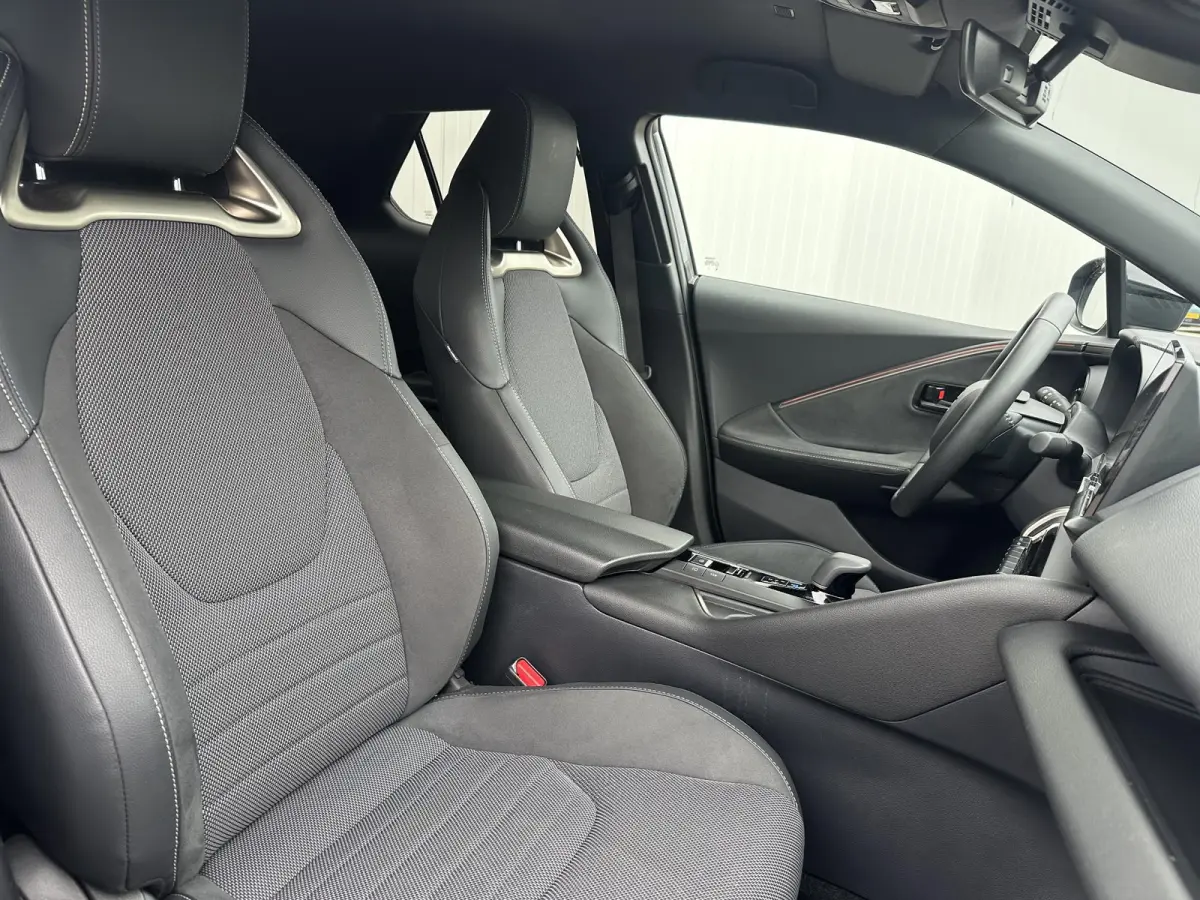 1.8 Hybrid 140 Executive / Fabrieksgarantie tot 10 jaar mogelijk / Navigatie / Camera / Climate Control / Apple Carplay/Android auto /