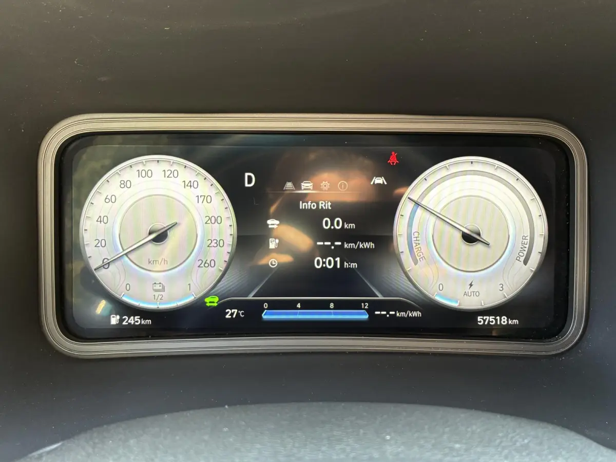 EV Comfort 39 kWh / SOH 100% / Fabrieksgarantie t/m 04-2028 / Dealer Onderhouden / Stoelverwarming / Apple Carplay/Android Auto / Achteruitrijcamera / 1-fase /