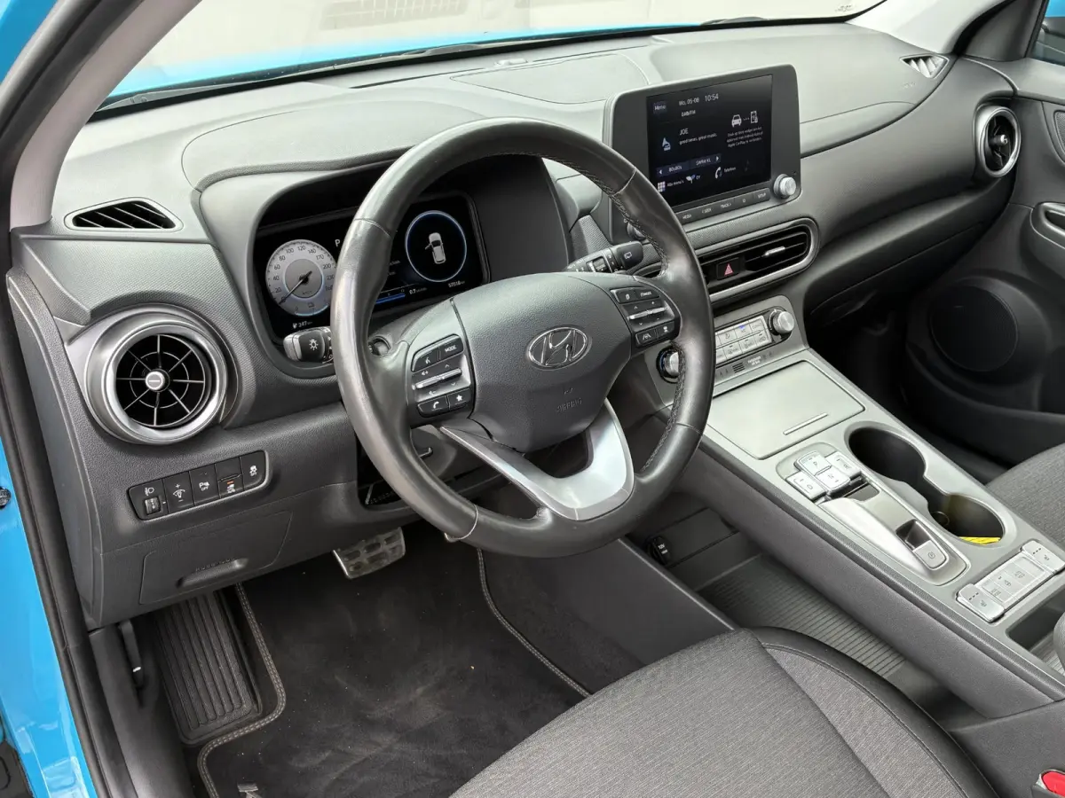 EV Comfort 39 kWh / SOH 100% / Fabrieksgarantie t/m 04-2028 / Dealer Onderhouden / Stoelverwarming / Apple Carplay/Android Auto / Achteruitrijcamera / 1-fase /