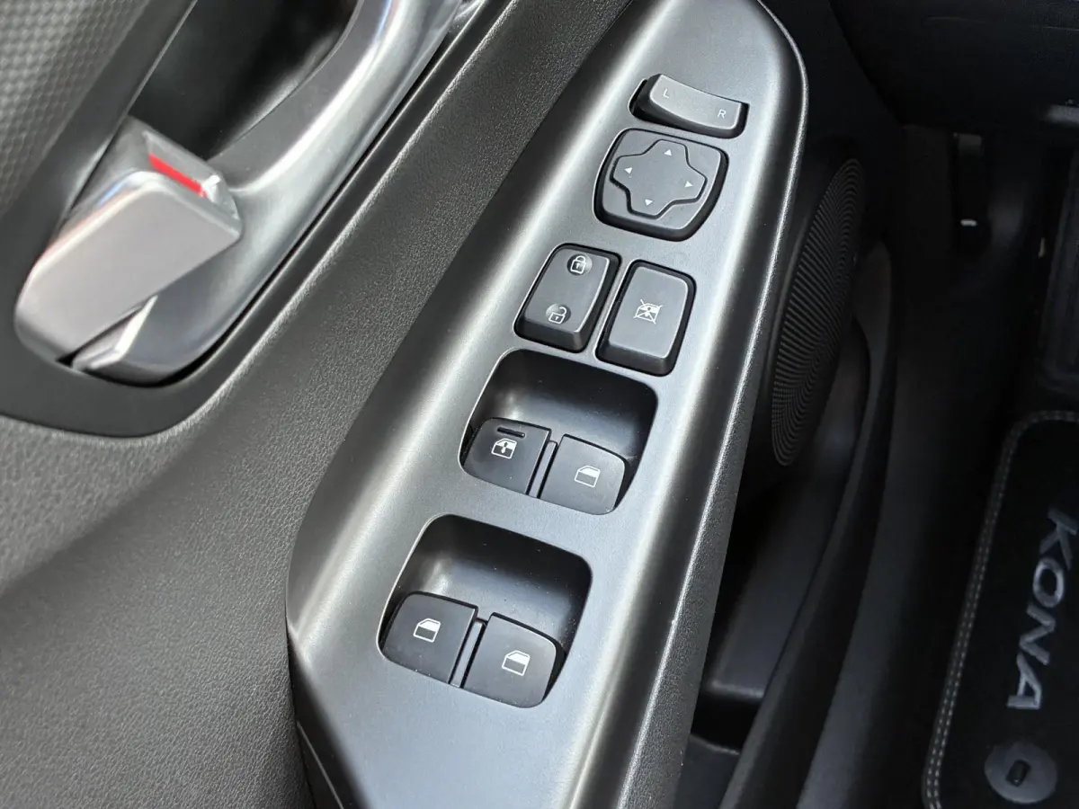 EV Comfort 39 kWh / SOH 100% / Fabrieksgarantie t/m 04-2028 / Dealer Onderhouden / Stoelverwarming / Apple Carplay/Android Auto / Achteruitrijcamera / 1-fase /