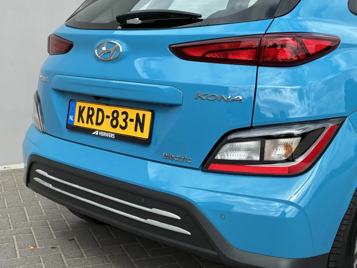 EV Comfort 39 kWh / SOH 100% / Fabrieksgarantie t/m 04-2028 / Dealer Onderhouden / Stoelverwarming / Apple Carplay/Android Auto / Achteruitrijcamera / 1-fase /