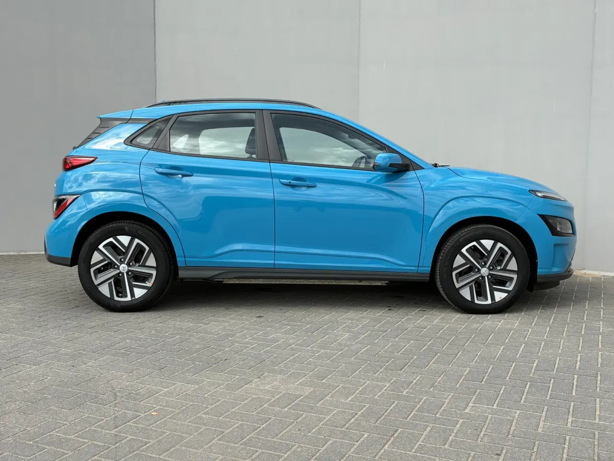 EV Comfort 39 kWh / SOH 100% / Fabrieksgarantie t/m 04-2028 / Dealer Onderhouden / Stoelverwarming / Apple Carplay/Android Auto / Achteruitrijcamera / 1-fase /
