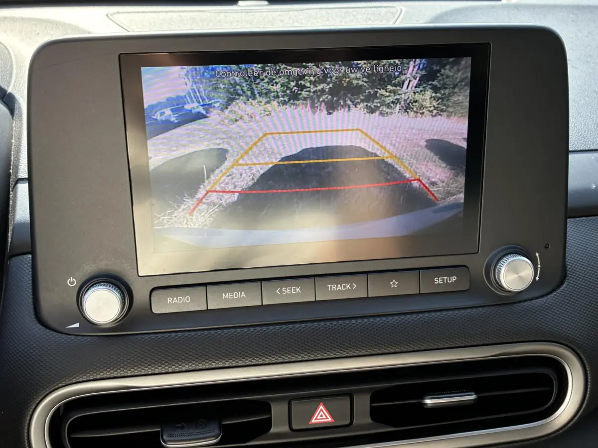 EV Comfort 39 kWh / SOH 100% / Fabrieksgarantie t/m 04-2028 / Dealer Onderhouden / Stoelverwarming / Apple Carplay/Android Auto / Achteruitrijcamera / 1-fase /