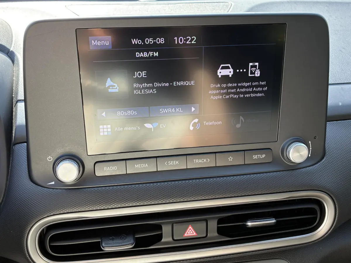 EV Comfort 39 kWh / SOH 100% / Fabrieksgarantie t/m 04-2028 / Dealer Onderhouden / Stoelverwarming / Apple Carplay/Android Auto / Achteruitrijcamera / 1-fase /