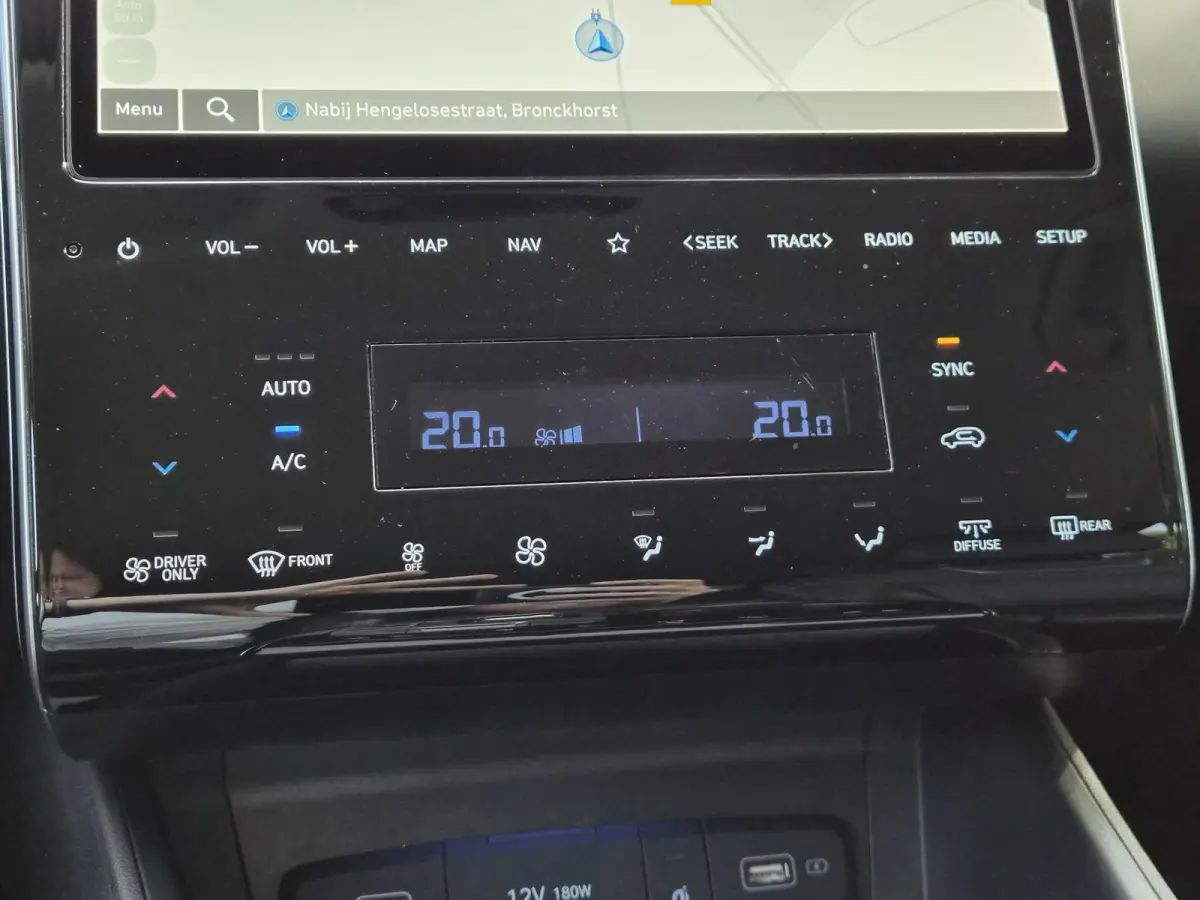 1.6 T-GDI PHEV Premium 4WD / Fabrieksgarantie tot 11-2028 / Dealer onderhouden / Trekgewicht 1350 kg / Rondomzicht camera / Stuur- Stoel & Achterbank verwarming / Adaptief cruise control / S