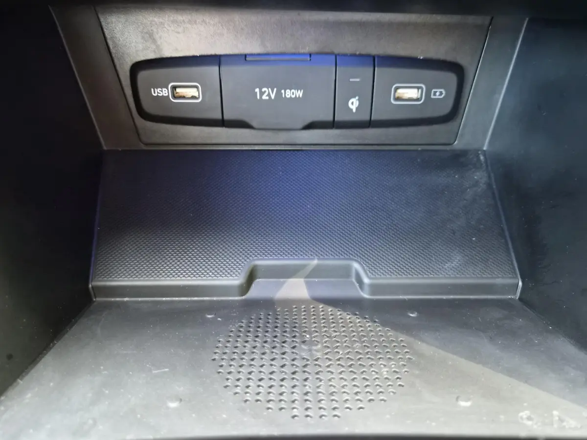 1.6 T-GDI PHEV Premium 4WD / Fabrieksgarantie tot 11-2028 / Dealer onderhouden / Trekgewicht 1350 kg / Rondomzicht camera / Stuur- Stoel & Achterbank verwarming / Adaptief cruise control / S