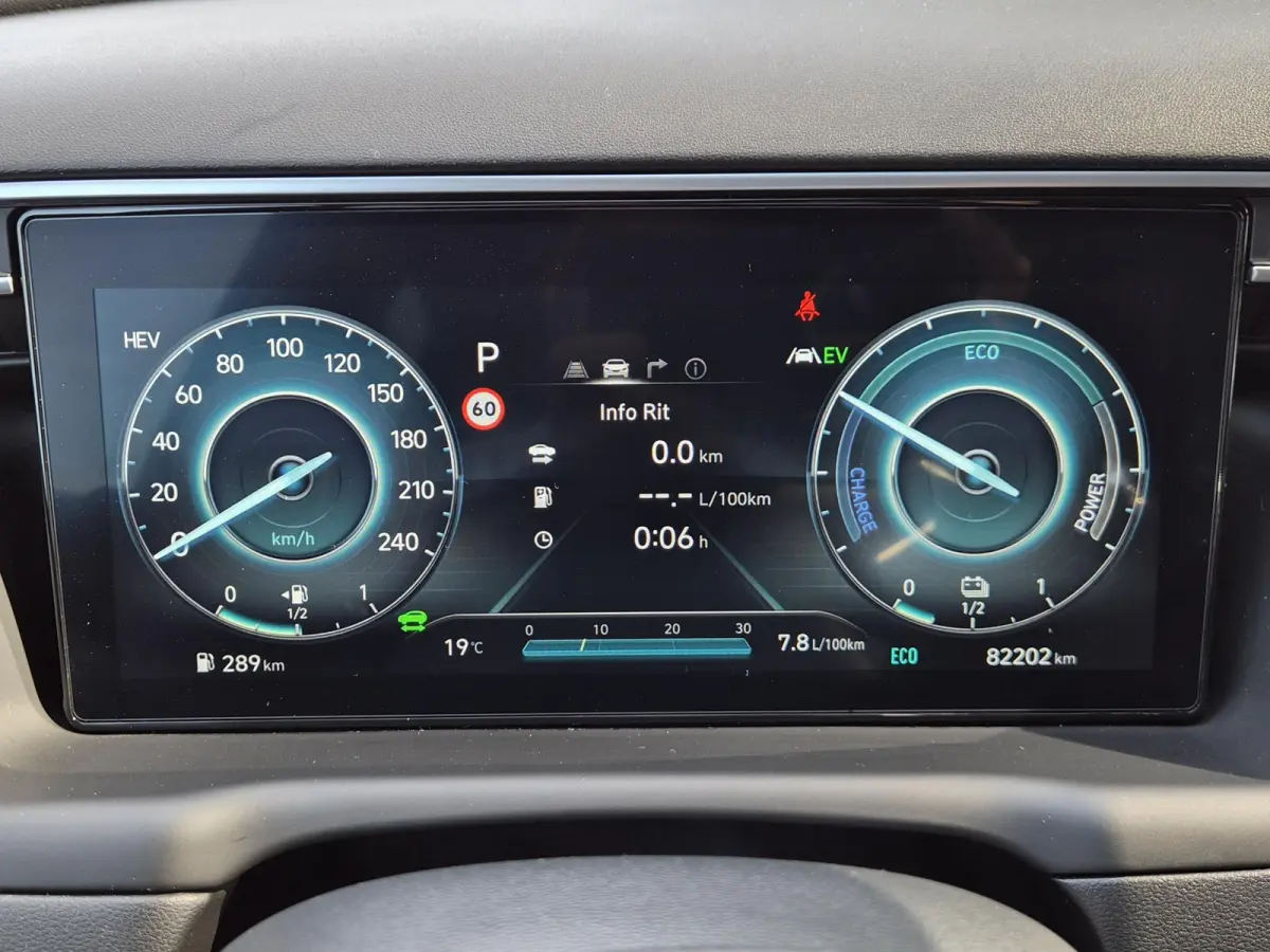 1.6 T-GDI PHEV Premium 4WD / Fabrieksgarantie tot 11-2028 / Dealer onderhouden / Trekgewicht 1350 kg / Rondomzicht camera / Stuur- Stoel & Achterbank verwarming / Adaptief cruise control / S