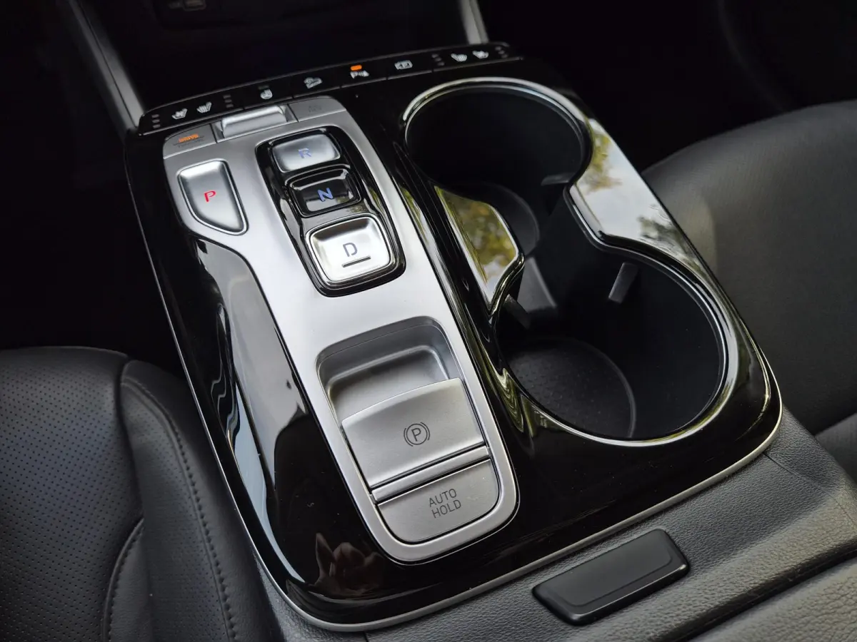 1.6 T-GDI PHEV Premium 4WD / Fabrieksgarantie tot 11-2028 / Dealer onderhouden / Trekgewicht 1350 kg / Rondomzicht camera / Stuur- Stoel & Achterbank verwarming / Adaptief cruise control / S