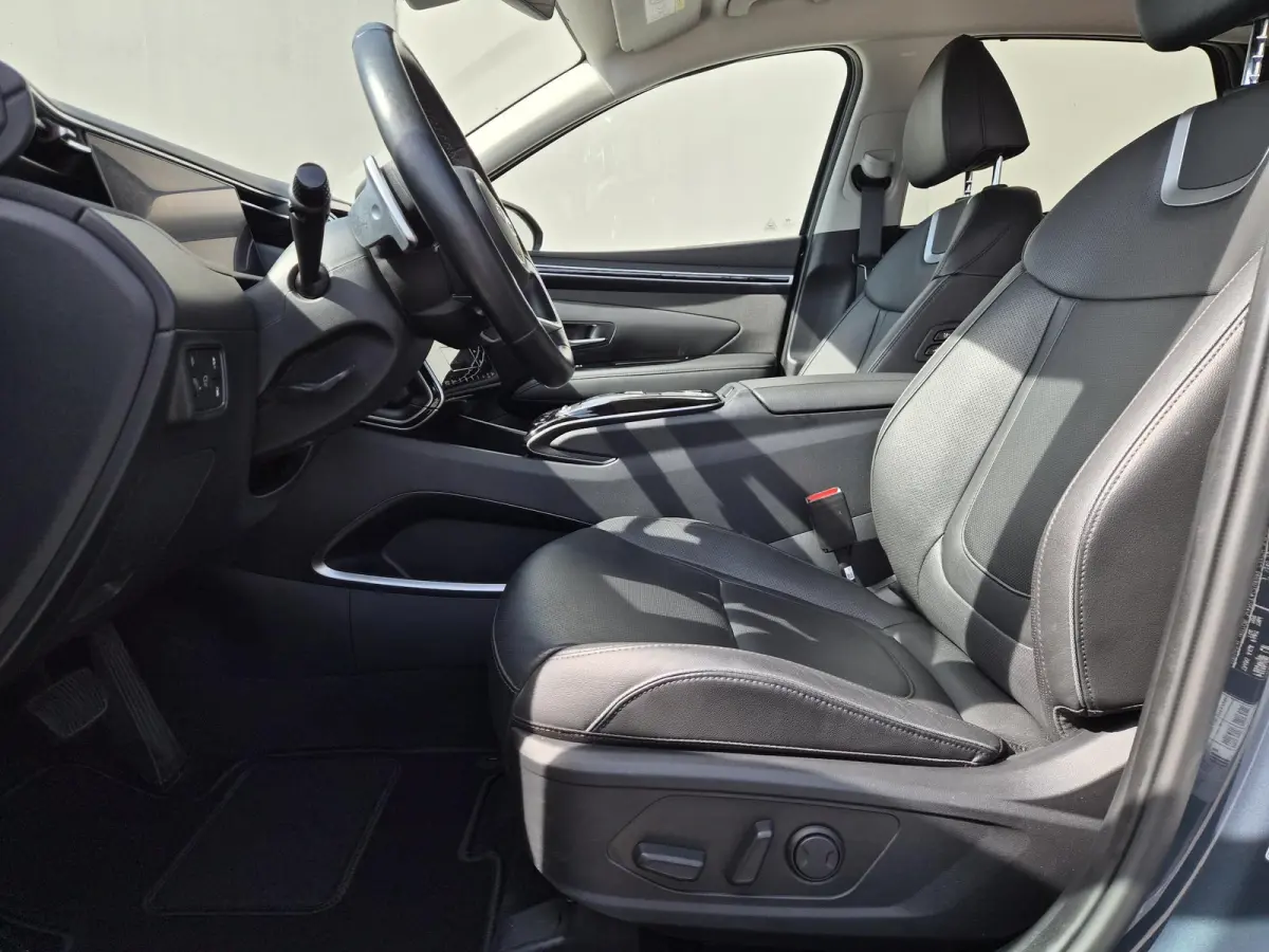 1.6 T-GDI PHEV Premium 4WD / Fabrieksgarantie tot 11-2028 / Dealer onderhouden / Trekgewicht 1350 kg / Rondomzicht camera / Stuur- Stoel & Achterbank verwarming / Adaptief cruise control / S