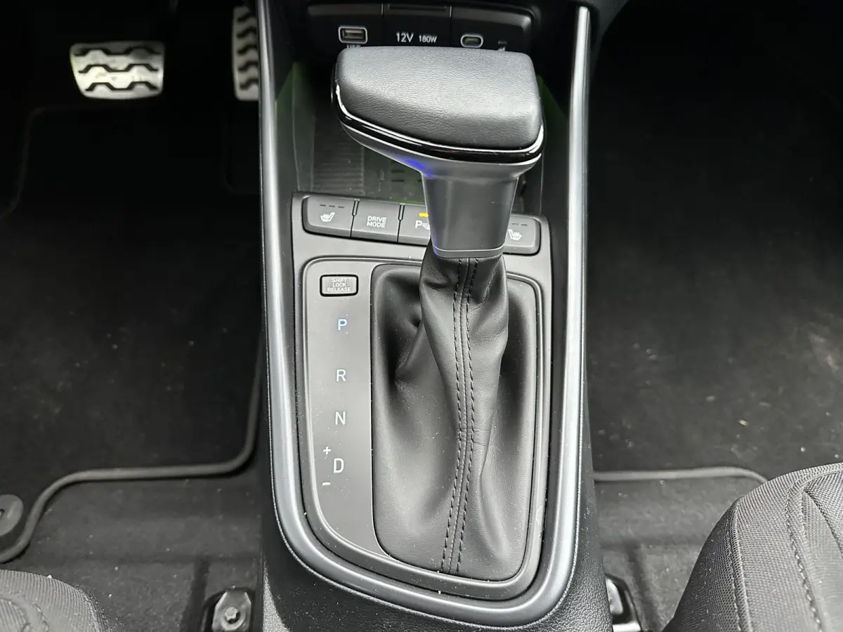 1.0 T-GDI Premium Sky / AUTOMAAT / Glazen Schuif kanteldak / Adaptieve cruise control / Stoel & Stuurwiel verwarming / Achteruitrijcamera / Dodehoekdetectie / Parkeersensoren Voor + Achter /