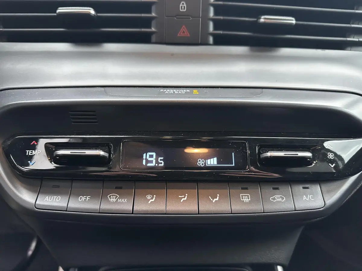 1.0 T-GDI Premium Sky / AUTOMAAT / Glazen Schuif kanteldak / Adaptieve cruise control / Stoel & Stuurwiel verwarming / Achteruitrijcamera / Dodehoekdetectie / Parkeersensoren Voor + Achter /