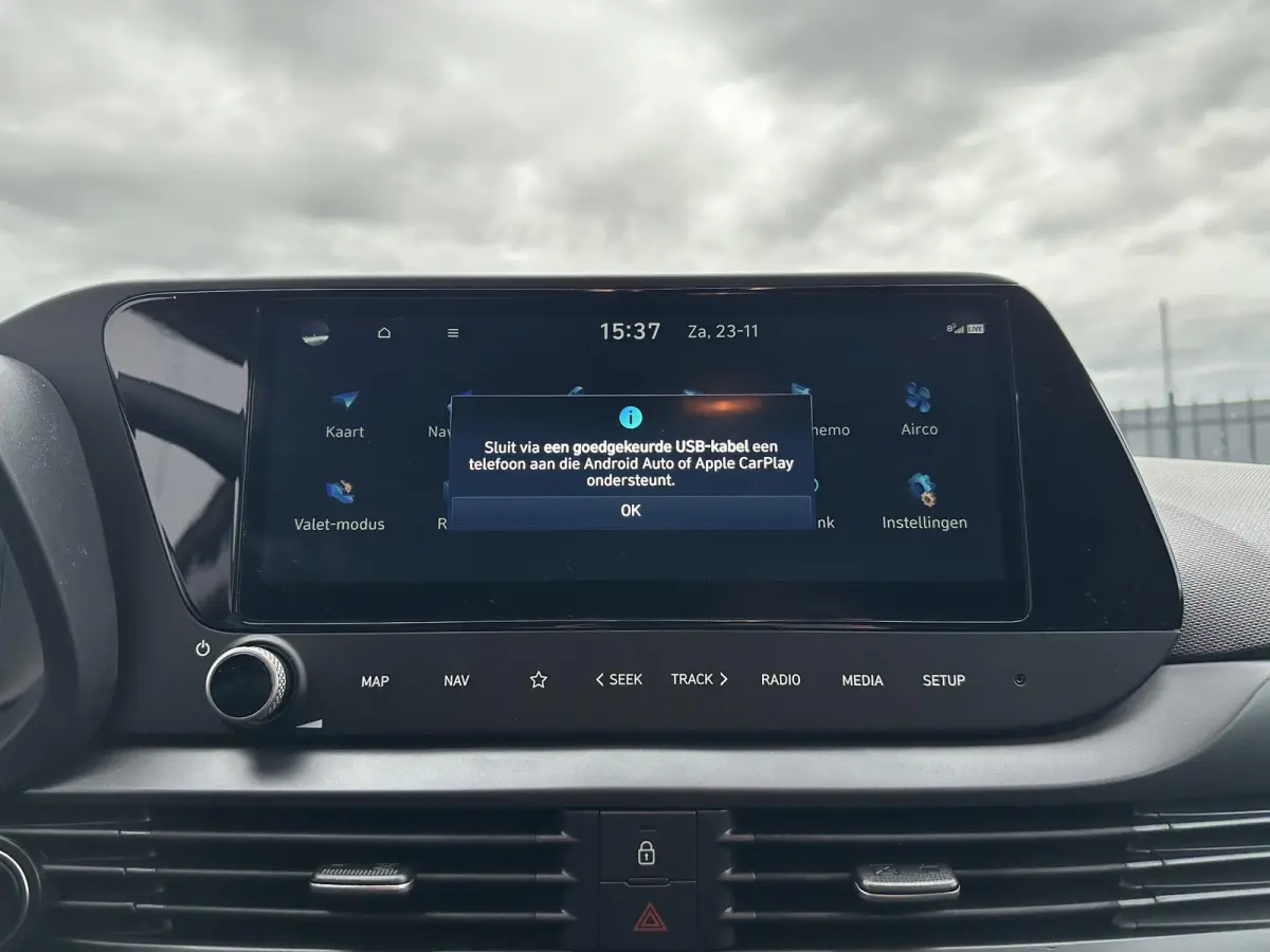 1.0 T-GDI Premium Sky / AUTOMAAT / Glazen Schuif kanteldak / Adaptieve cruise control / Stoel & Stuurwiel verwarming / Achteruitrijcamera / Dodehoekdetectie / Parkeersensoren Voor + Achter /