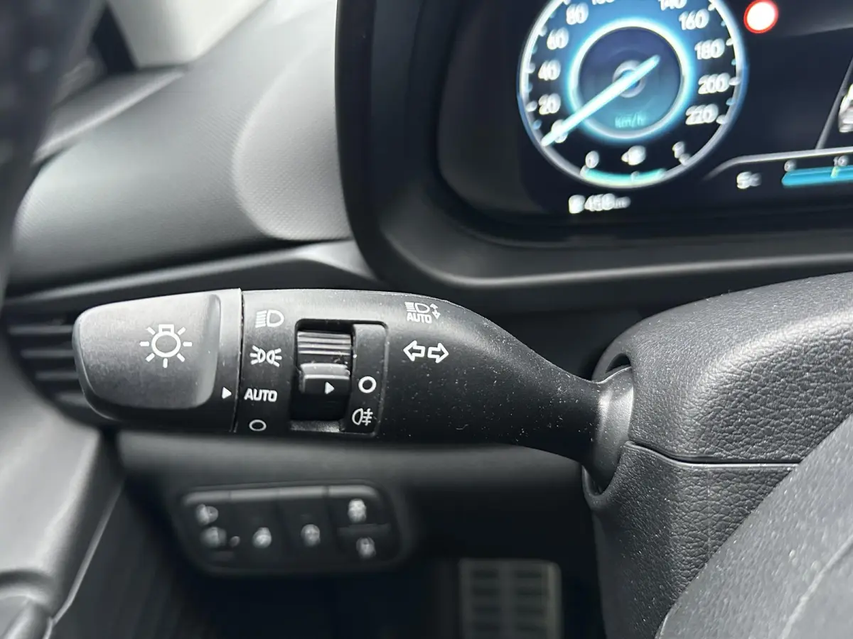 1.0 T-GDI Premium Sky / AUTOMAAT / Glazen Schuif kanteldak / Adaptieve cruise control / Stoel & Stuurwiel verwarming / Achteruitrijcamera / Dodehoekdetectie / Parkeersensoren Voor + Achter /