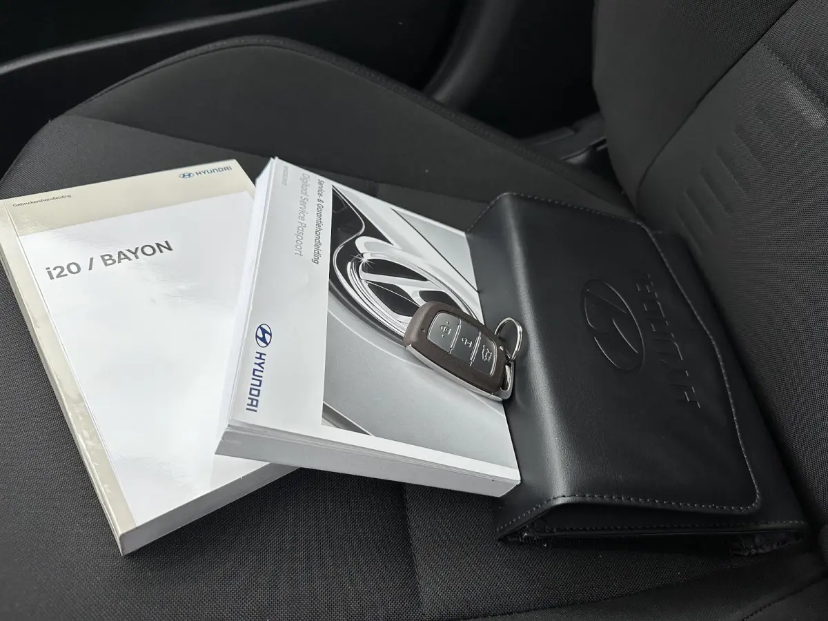 1.0 T-GDI Premium Sky / AUTOMAAT / Glazen Schuif kanteldak / Adaptieve cruise control / Stoel & Stuurwiel verwarming / Achteruitrijcamera / Dodehoekdetectie / Parkeersensoren Voor + Achter /