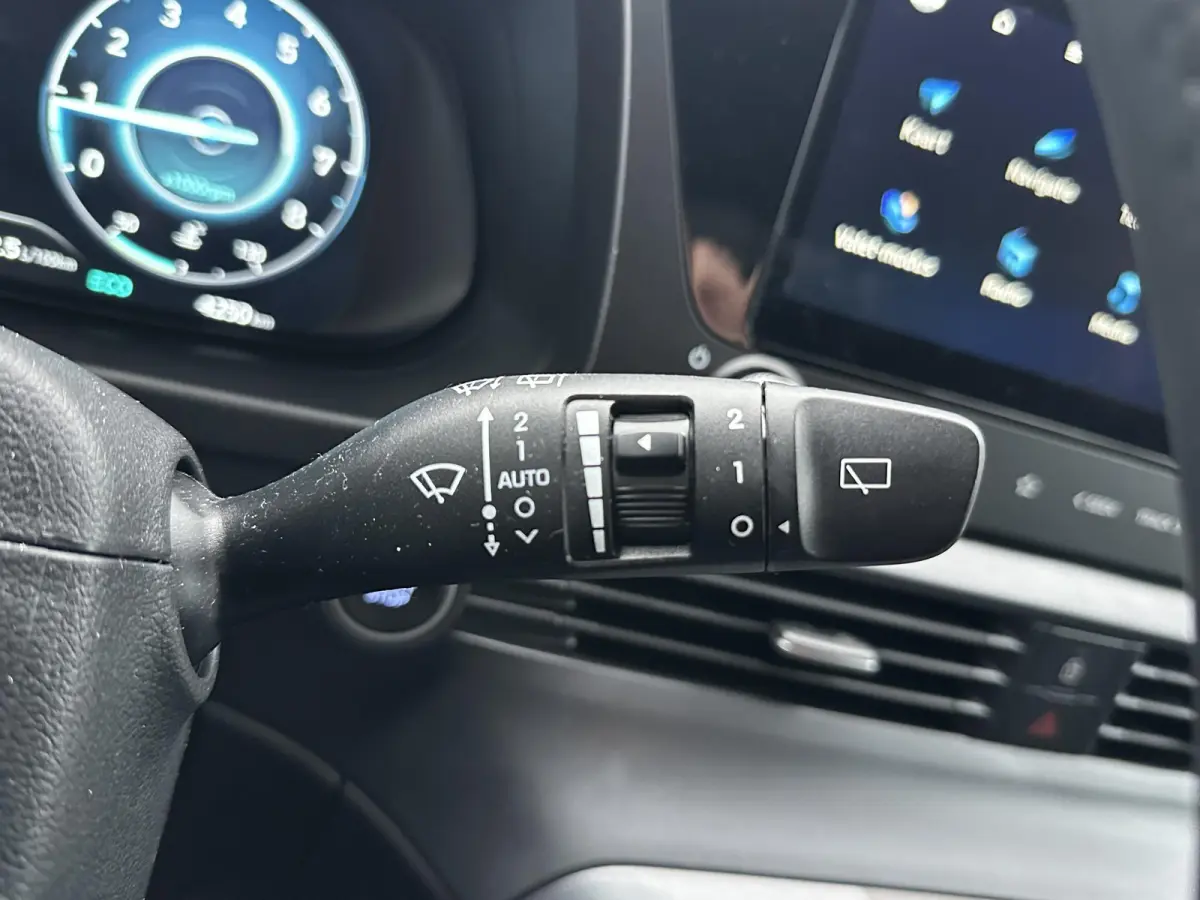 1.0 T-GDI Premium Sky / AUTOMAAT / Glazen Schuif kanteldak / Adaptieve cruise control / Stoel & Stuurwiel verwarming / Achteruitrijcamera / Dodehoekdetectie / Parkeersensoren Voor + Achter /