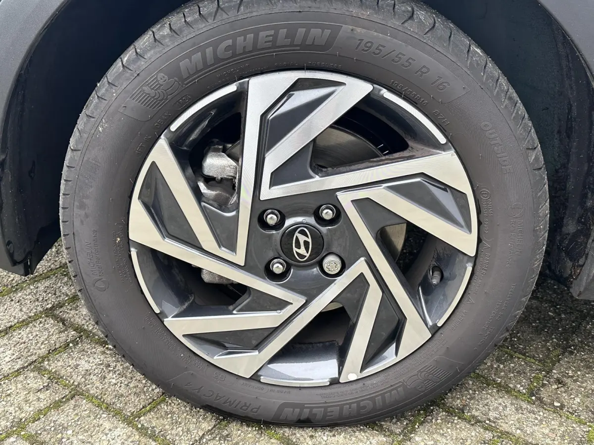 1.0 T-GDI Premium Sky / AUTOMAAT / Glazen Schuif kanteldak / Adaptieve cruise control / Stoel & Stuurwiel verwarming / Achteruitrijcamera / Dodehoekdetectie / Parkeersensoren Voor + Achter /