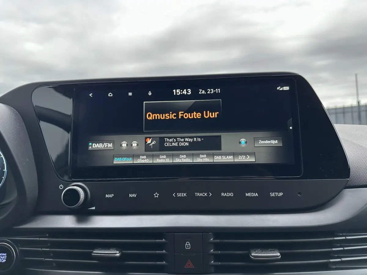 1.0 T-GDI Premium Sky / AUTOMAAT / Glazen Schuif kanteldak / Adaptieve cruise control / Stoel & Stuurwiel verwarming / Achteruitrijcamera / Dodehoekdetectie / Parkeersensoren Voor + Achter /