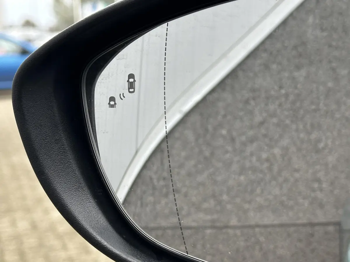 1.0 T-GDI Premium Sky / AUTOMAAT / Glazen Schuif kanteldak / Adaptieve cruise control / Stoel & Stuurwiel verwarming / Achteruitrijcamera / Dodehoekdetectie / Parkeersensoren Voor + Achter /