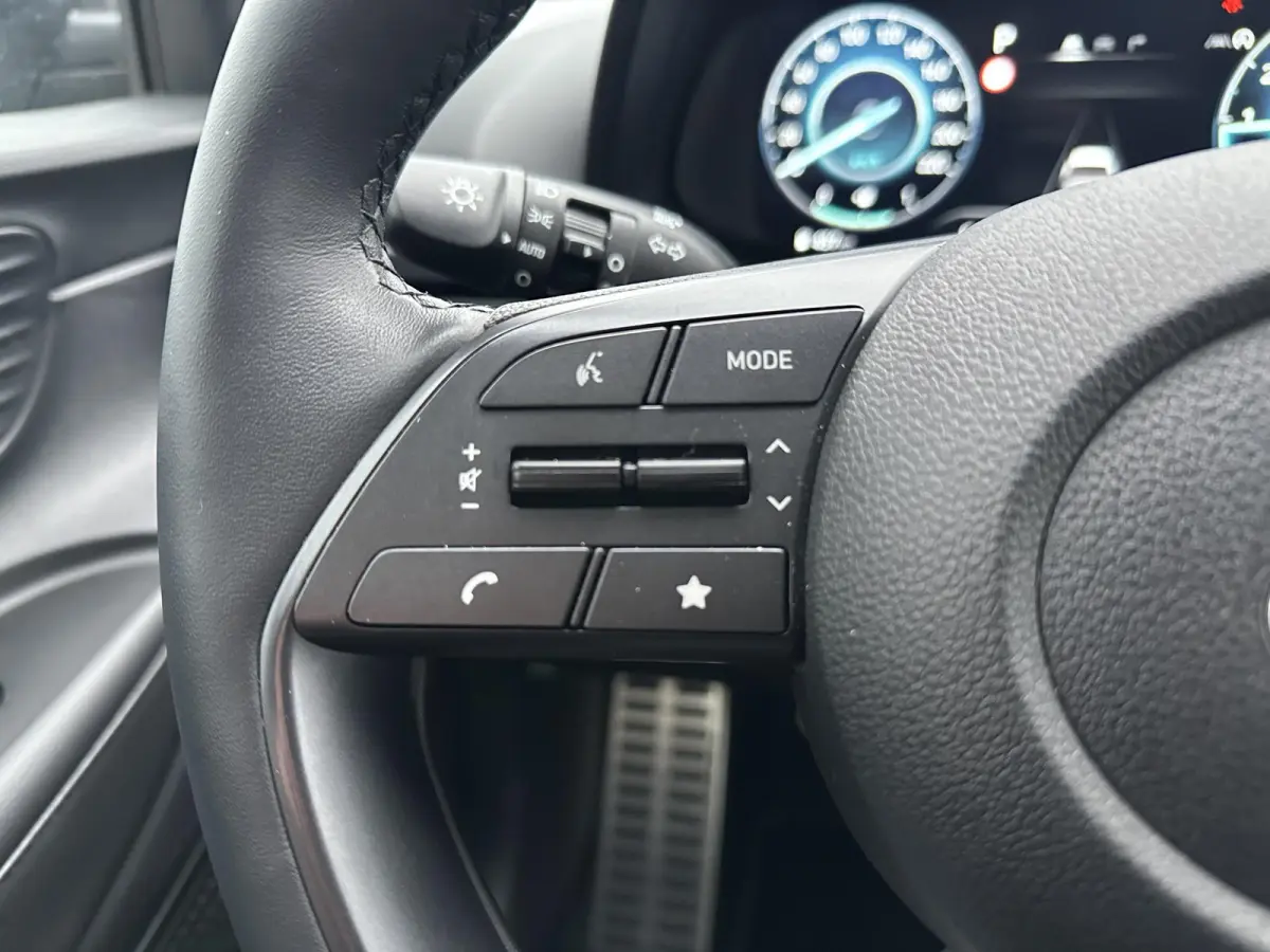 1.0 T-GDI Premium Sky / AUTOMAAT / Glazen Schuif kanteldak / Adaptieve cruise control / Stoel & Stuurwiel verwarming / Achteruitrijcamera / Dodehoekdetectie / Parkeersensoren Voor + Achter /