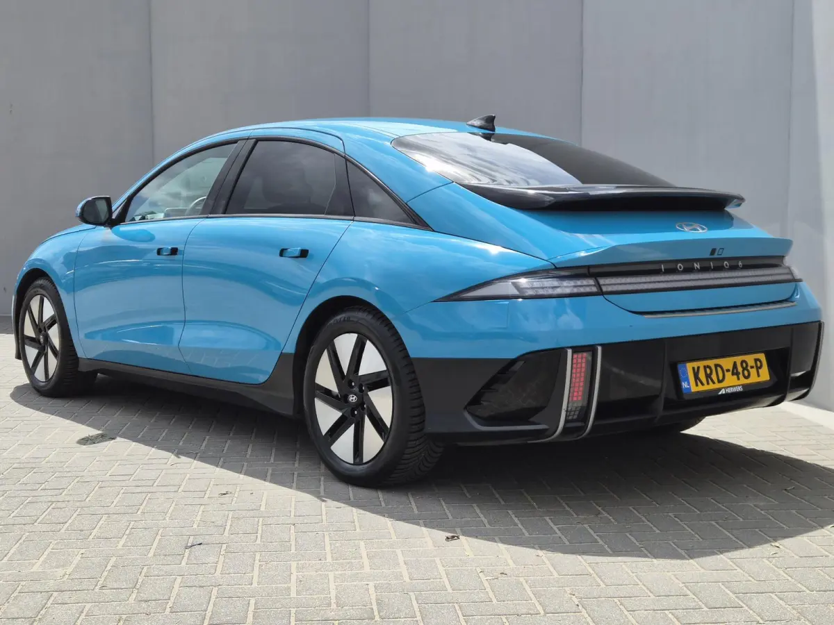 Connect 53 kWh / SOH 100% / warmtepomp / Dealer onderhouden / Fabrieksgarantie tot 08-2028 / CCS snelladen / All season banden / Head Up Display / WLTP bereik 429 km bereik stad 589 km / Ach